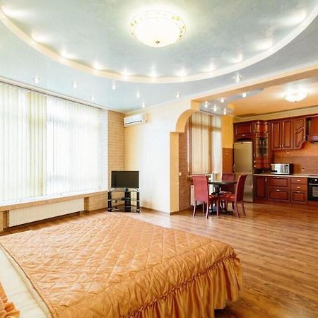 VIP апартаменти з видом на озеро Киев Экстерьер фото
