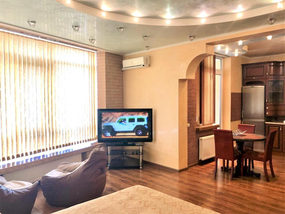 VIP апартаменти з видом на озеро Киев Экстерьер фото