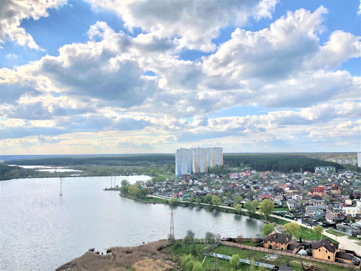 VIP апартаменти з видом на озеро Киев Экстерьер фото