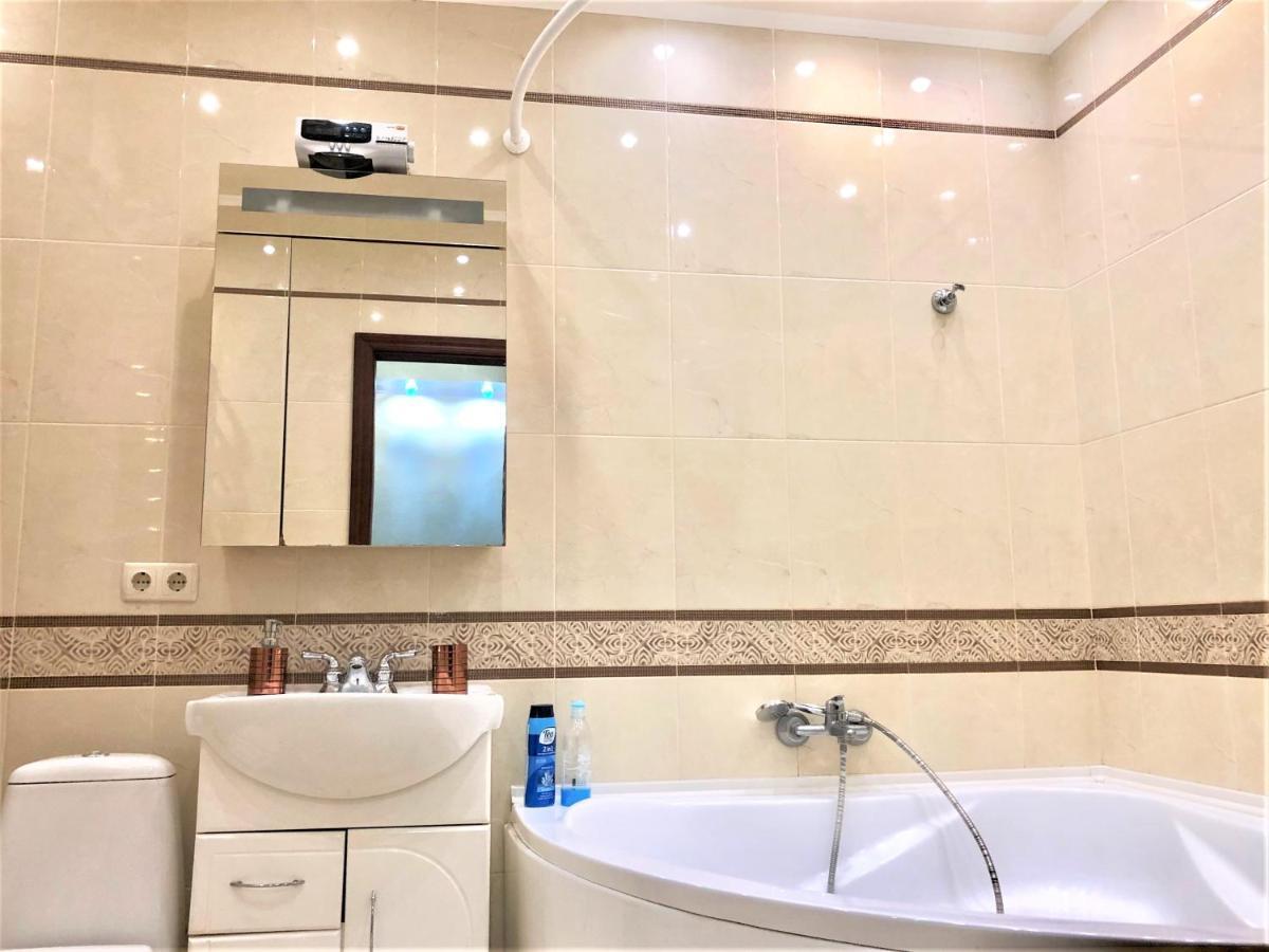 VIP апартаменти з видом на озеро Киев Экстерьер фото