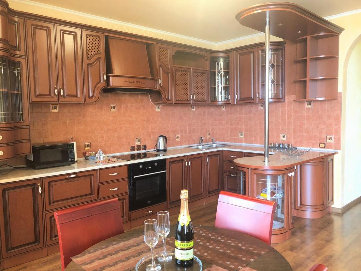 VIP апартаменти з видом на озеро Киев Экстерьер фото