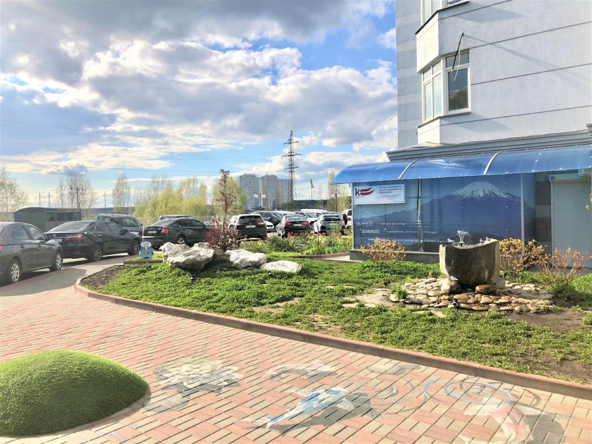 VIP апартаменти з видом на озеро Киев Экстерьер фото