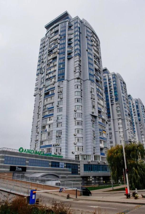 VIP апартаменти з видом на озеро Киев Экстерьер фото